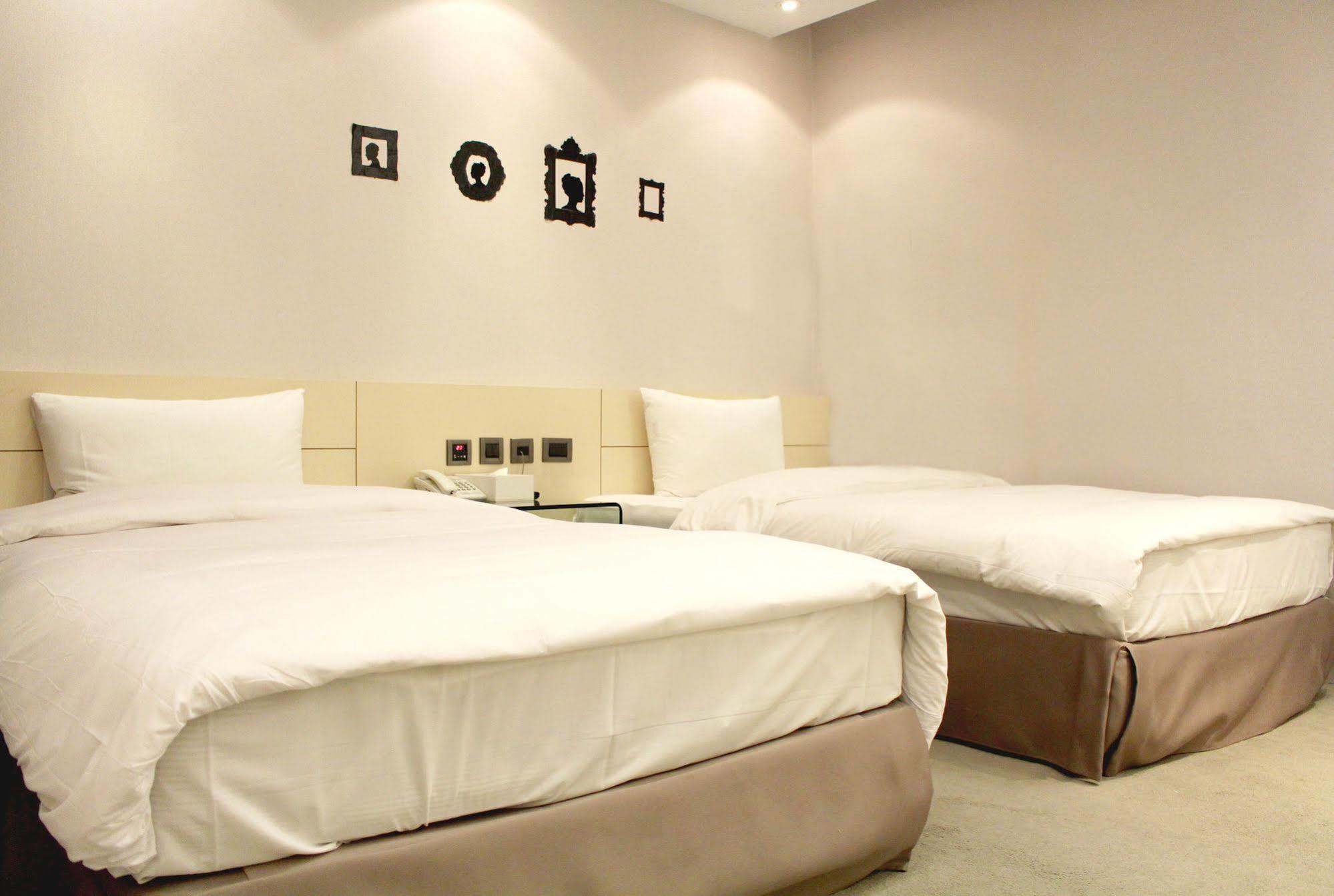 Hotelday + Day Plus Hotel Chiayi City Exterior foto